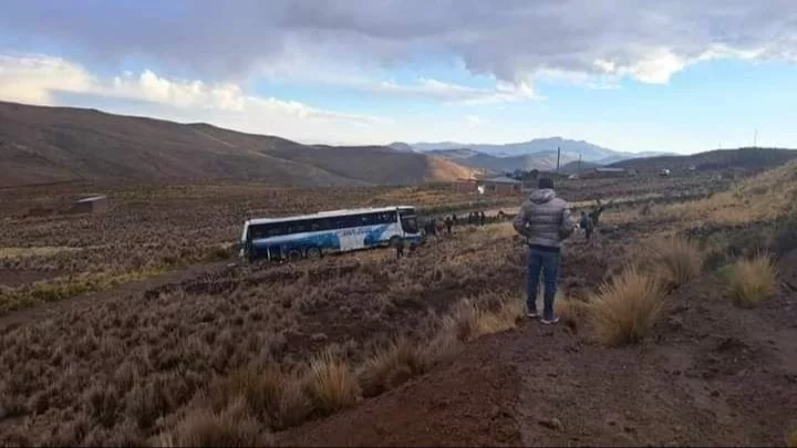 Bus "Trans San José" protagonizó un accidente y dejó 22 heridos en Challapata